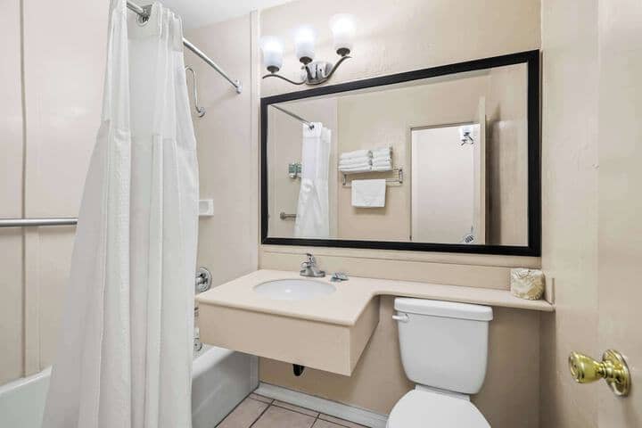 Room 16 of 25