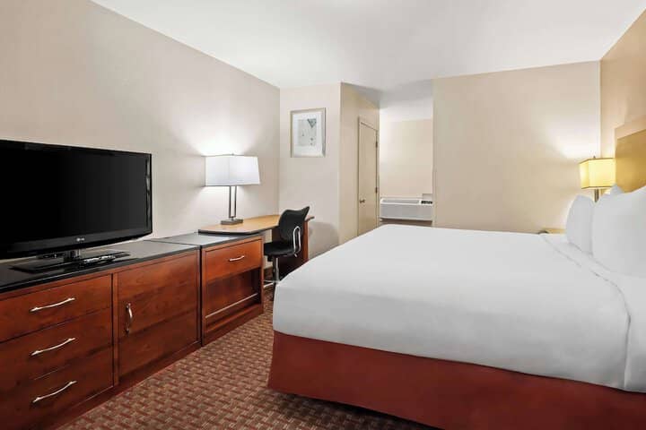 Room 8 of 25