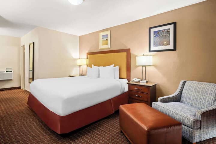 Room 4 of 25