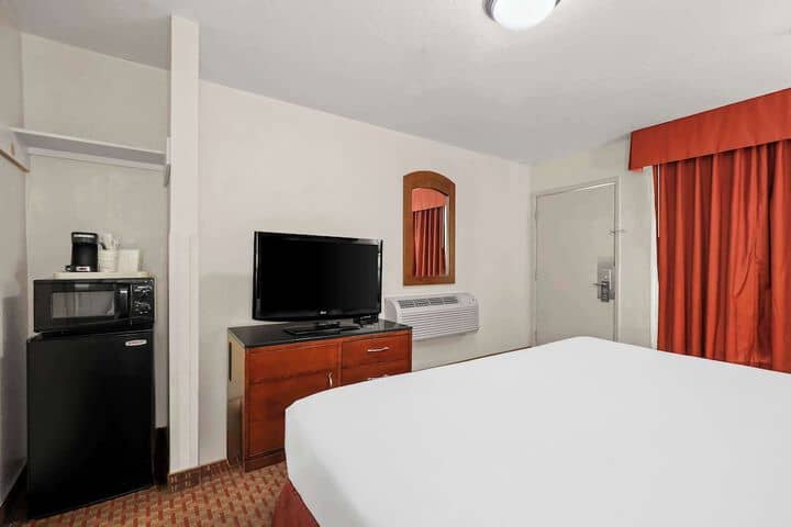 Room 14 of 25