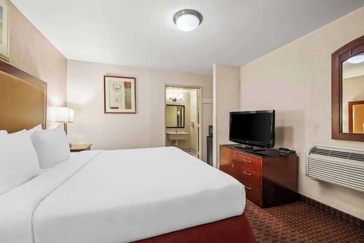 Room 15 of 25