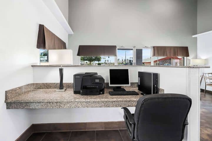 Business Center 23 of 25