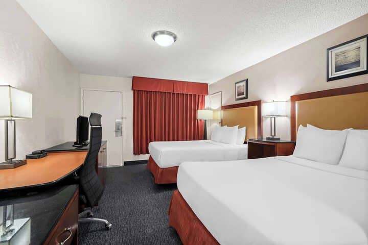 Room 9 of 25